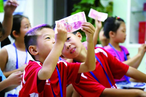 未成年人錯誤消費頻發 如何為孩子補上缺失的“財商教育”？