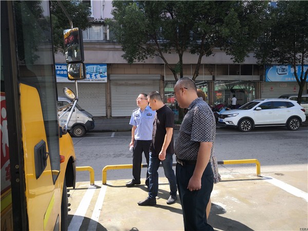 【教育改革】歙縣組織開展夏季校車安全“體檢”