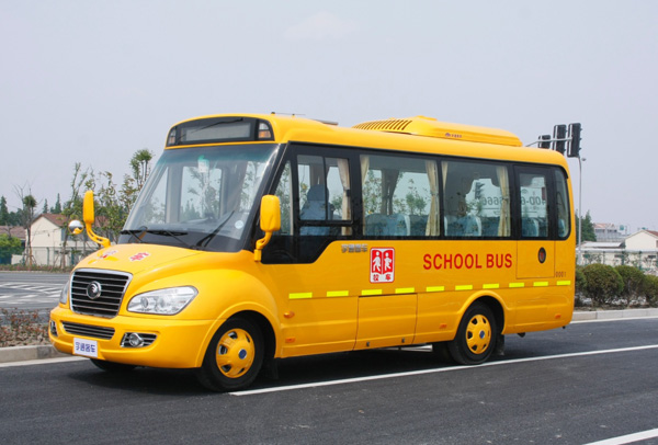 【教育改革】歙縣組織開展夏季校車安全“體檢”