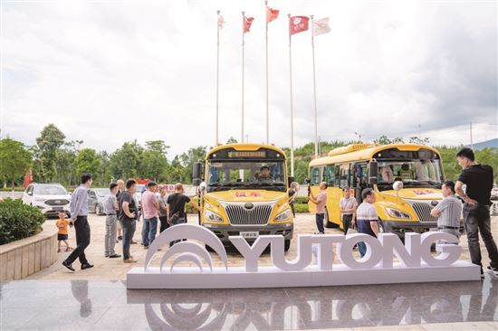 車企發力推新品 擰緊校車“安全鎖”