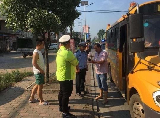 開展校車安全檢查 筑牢校車安全防線