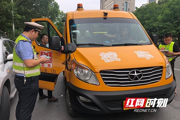 株洲天元交警：每月開展兩次校車安全聯合檢查