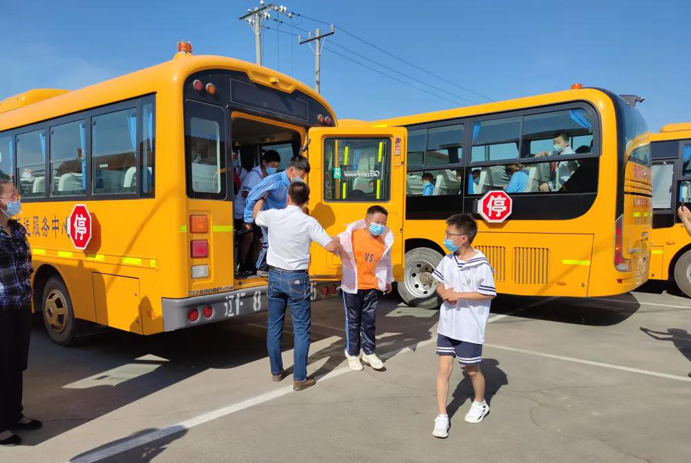 賽馬中心小學校車逃生演練及司乘人員急救方法培訓