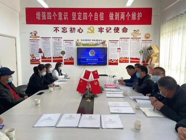 長武交警聯合縣教育局組織開展校車安全應急處置演練