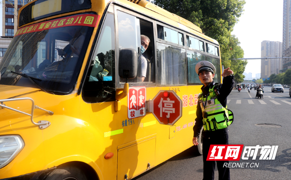 常德交警聯合教育部門開展校車安全“飛行檢查”