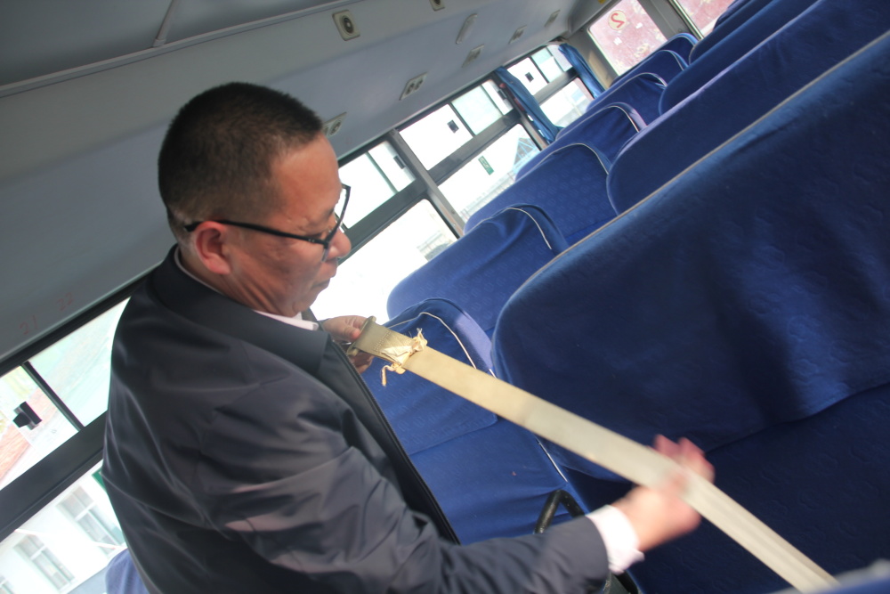 以練為戰 防患未然——桓臺縣田莊小學開展校車安全演練活動