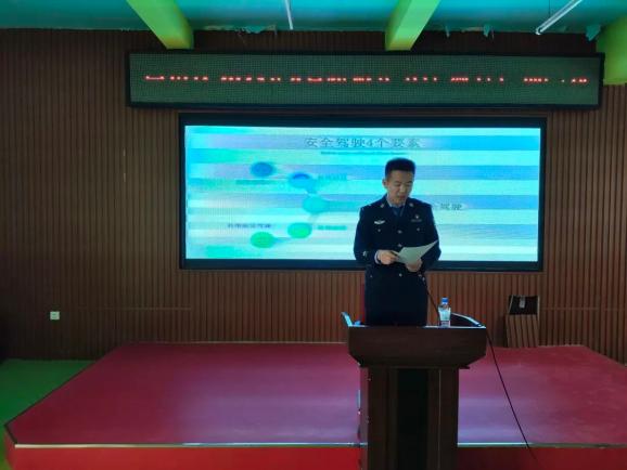 春季守護行動 | 昌邑交巡警聯合區教育局對校車進行安全大檢查