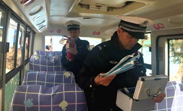 彬州交警：持續(xù)開展源頭治理 筑牢校車安全防線