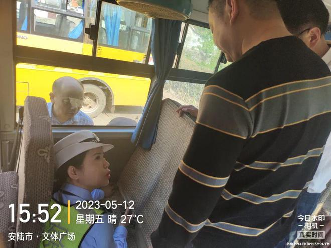 安陸多部門聯合開展校車安全檢查