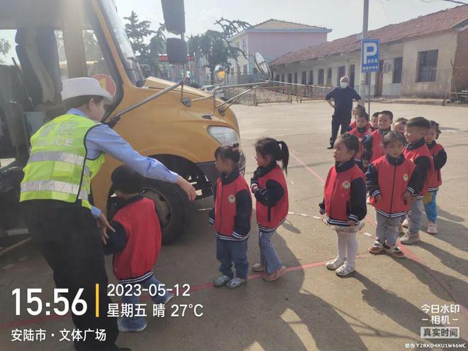 安陸多部門聯合開展校車安全檢查