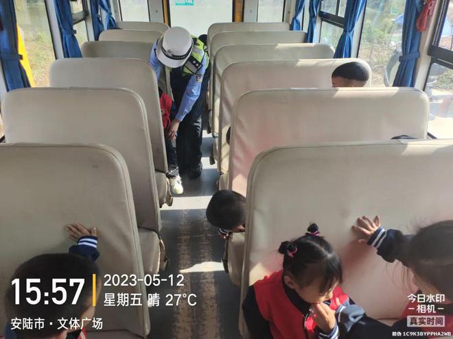 安陸多部門聯合開展校車安全檢查