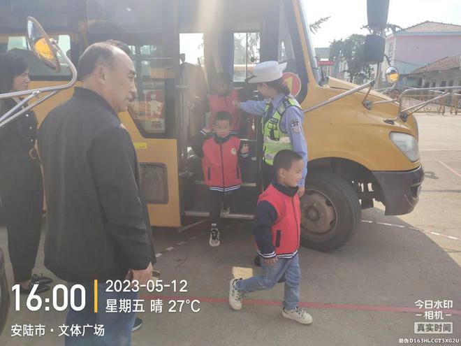 安陸多部門聯合開展校車安全檢查