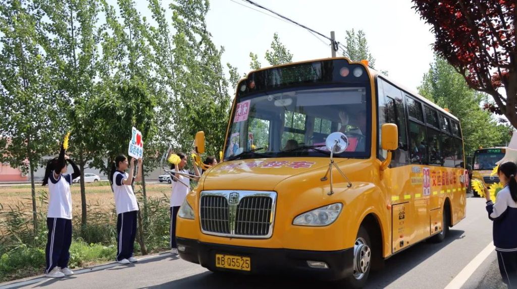 溫情守護十一載 愛心送考再啟航