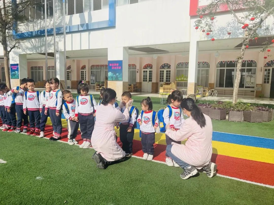 為愛護航，平安校車伴我行 ——方點圓幼兒園校車安全演練