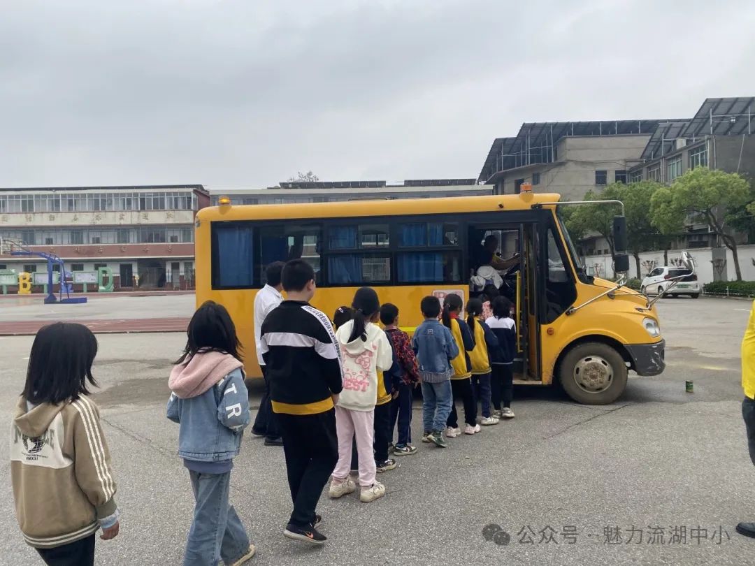 以演筑防 安全護航 | 紅谷灘區流湖中心小學開展校車應急逃生演練活動