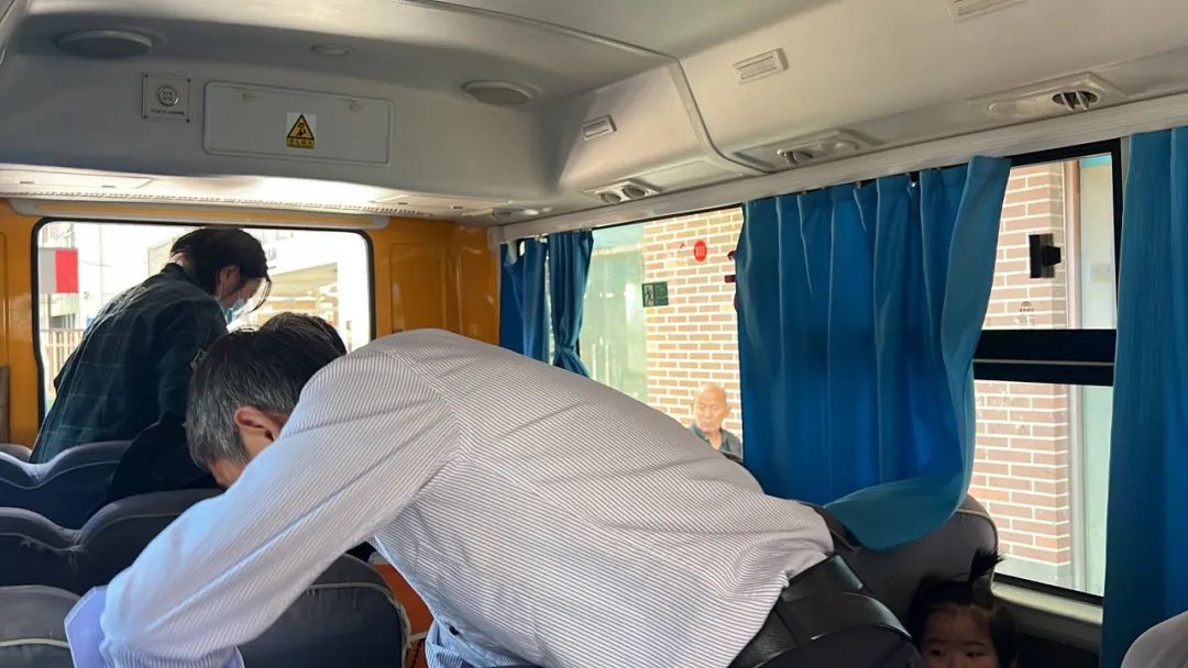 “為愛護(hù)航，校車安全伴我行”——上海松江區(qū)玉樹幼兒園校車安全應(yīng)急演練活動(dòng)