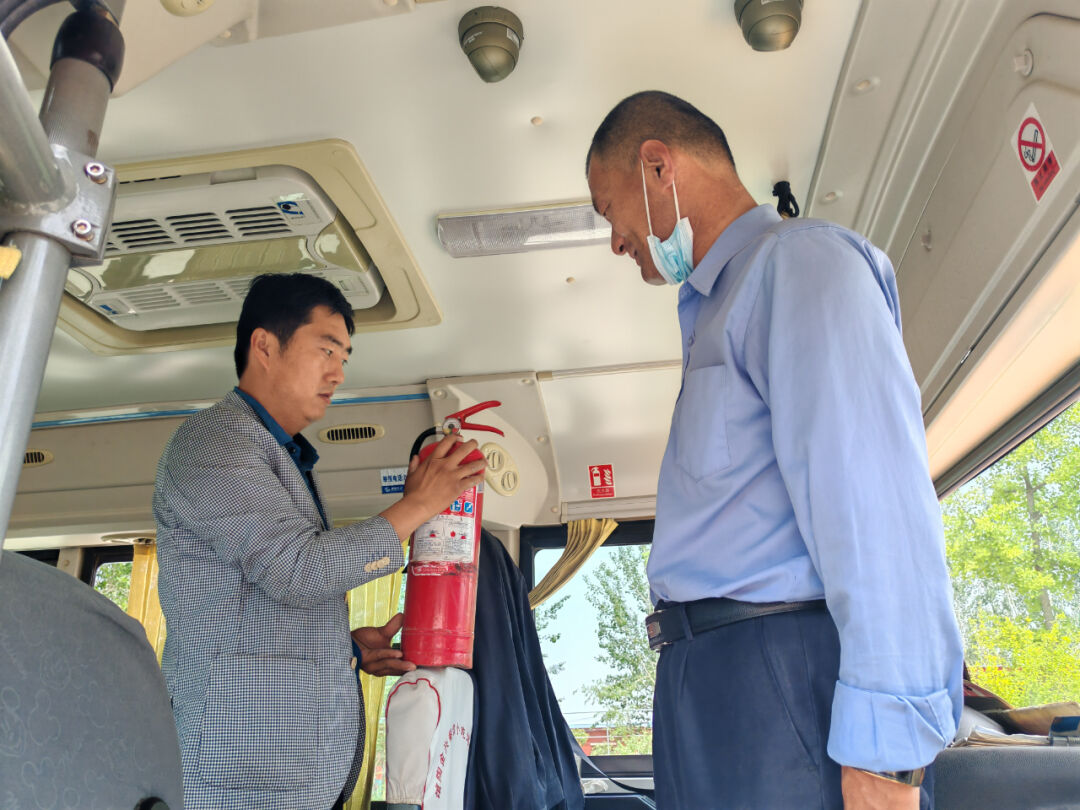 冠縣東古城鎮(zhèn)聯(lián)合校各校開(kāi)展校車(chē)安全排查專(zhuān)項(xiàng)活動(dòng)