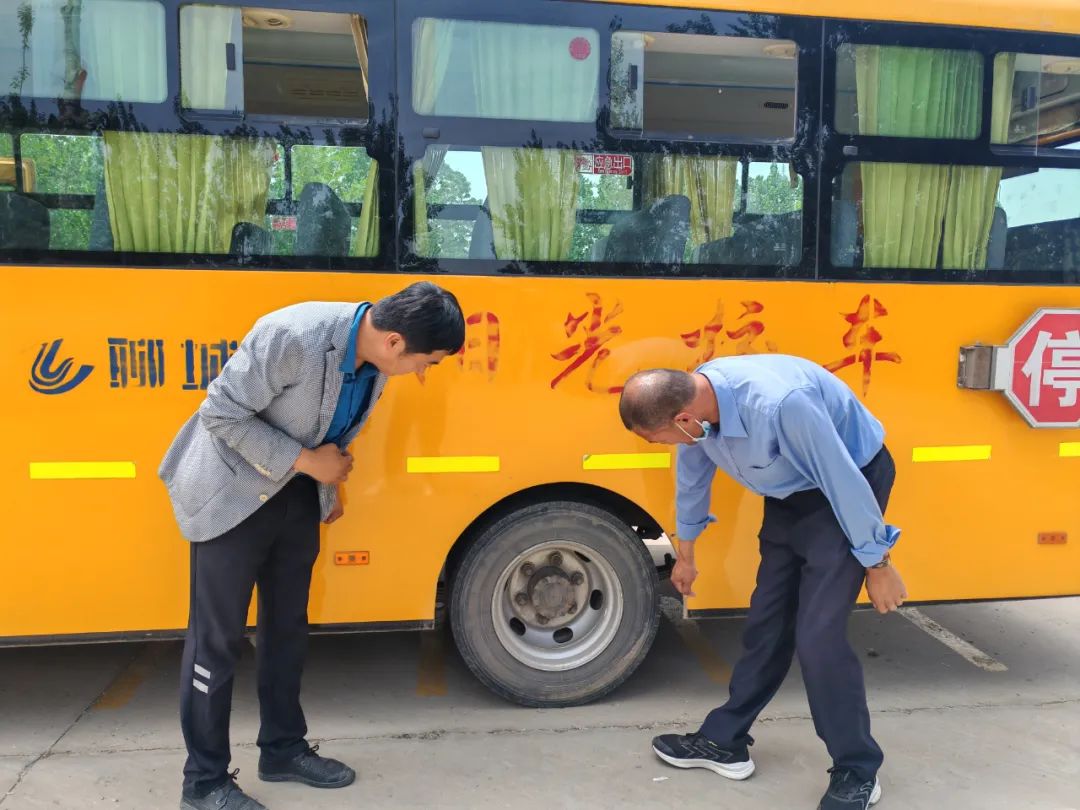 冠縣東古城鎮(zhèn)聯(lián)合校各校開(kāi)展校車(chē)安全排查專(zhuān)項(xiàng)活動(dòng)