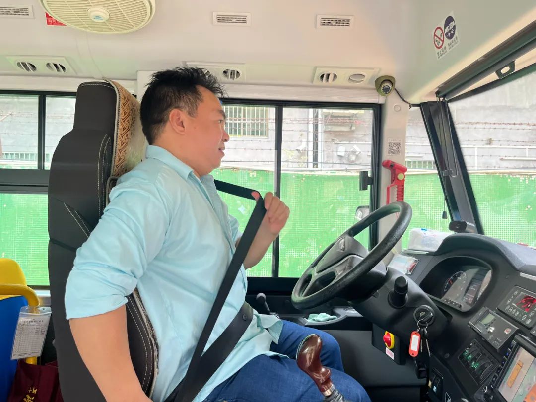 安全乘校車 平安伴我行——大嶺金色未來幼兒園校車消防應急演練