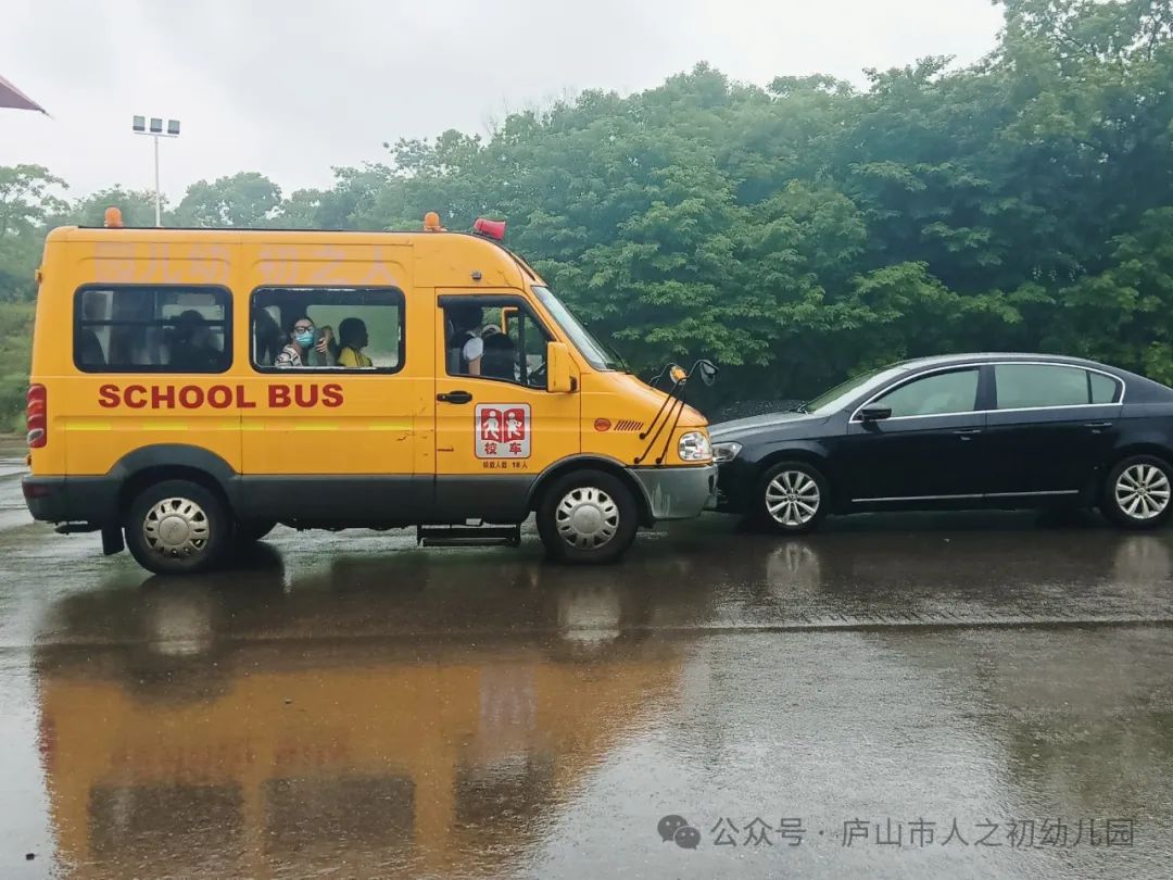 【為愛護航·平安校車】——廬山市人之初幼兒園校車安全演練