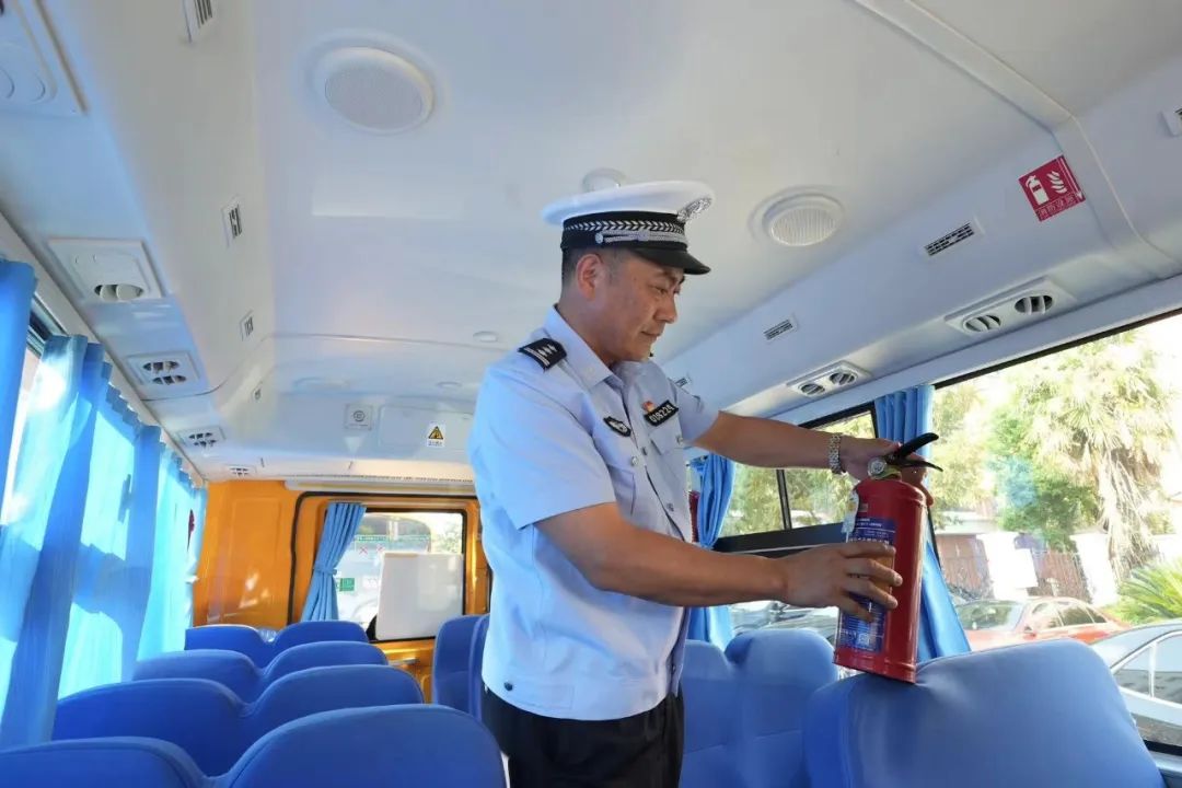 安全感拉滿(mǎn)的校車(chē)，看蜀黍如何“穩(wěn)穩(wěn)”拿捏！