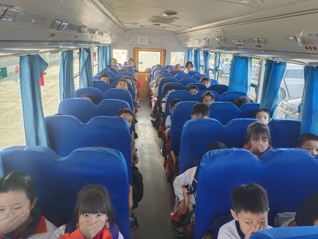 百加小學交通安全教育暨校車安全應急演練活動