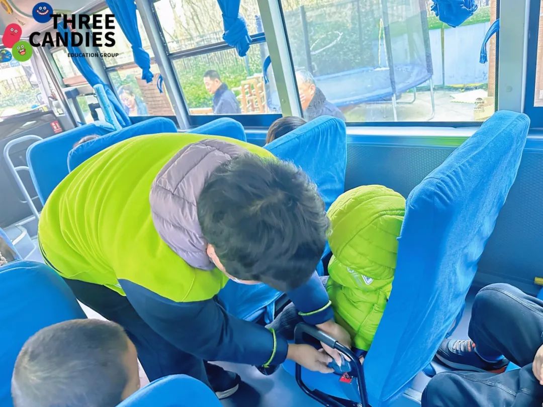 【校園安全】安全乘車，平安“童”行——三顆糖御景新苑幼兒園校車安全應急演練