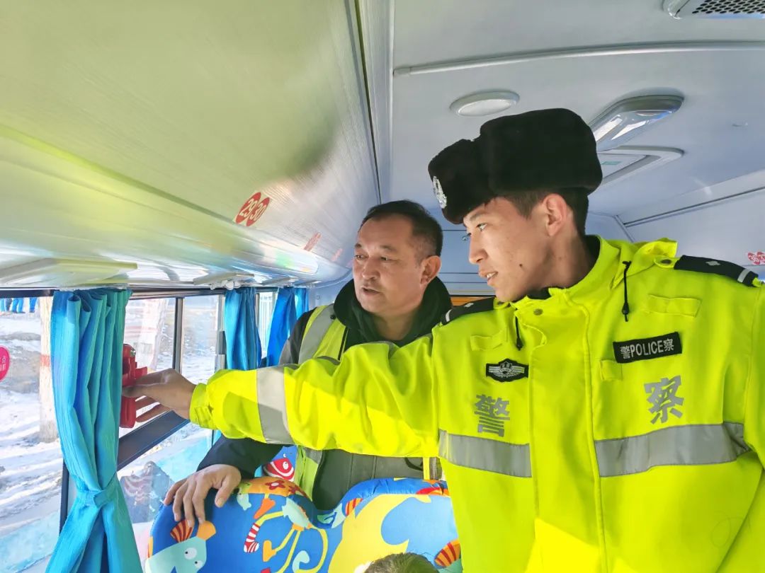 富蘊公安：校車安全大檢查 擰緊出行“安全閥”