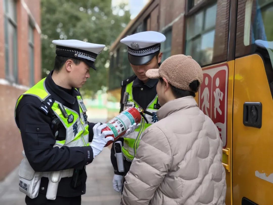 【金彩 安全】擰緊校車“安全閥” 筑牢學(xué)生“平安路”——金獅小學(xué)開(kāi)展校車安全教育系列活動(dòng)