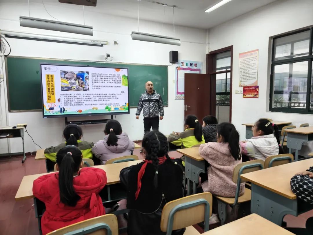 【金彩 安全】擰緊校車“安全閥” 筑牢學(xué)生“平安路”——金獅小學(xué)開(kāi)展校車安全教育系列活動(dòng)