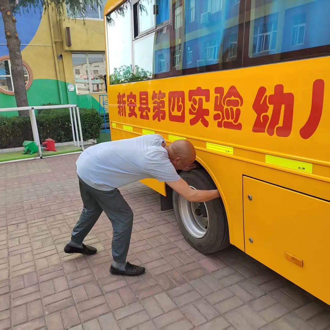 【校園安全】與“愛”同路 安全“童”行——新安縣第四實驗幼兒園校車安全演練活動