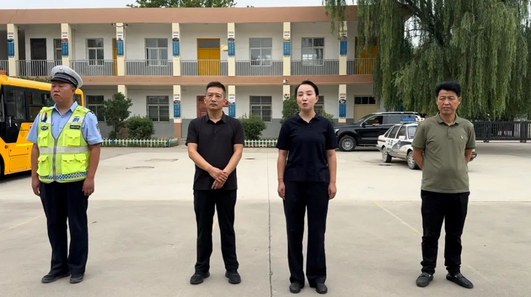 西吳中心校聯合交警開展六月校車安全檢查/ 圖片