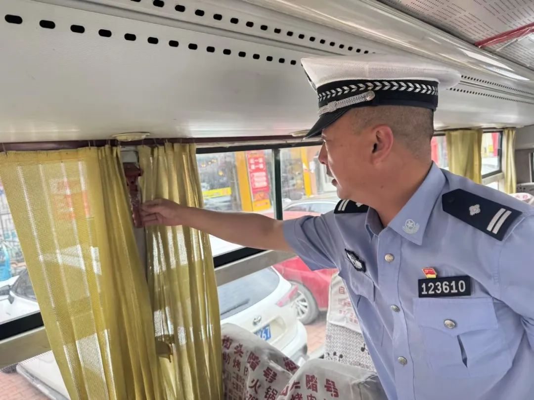 【全警警務建設年】擰緊校車“安全閥”，安達市公安局開展校車安全專項檢查