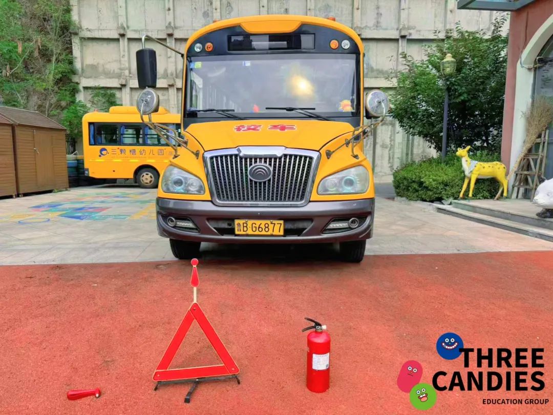 【校園安全】安全乘校車,平安伴我行——三顆糖御景新苑幼兒園校車安全應急演練 圖片