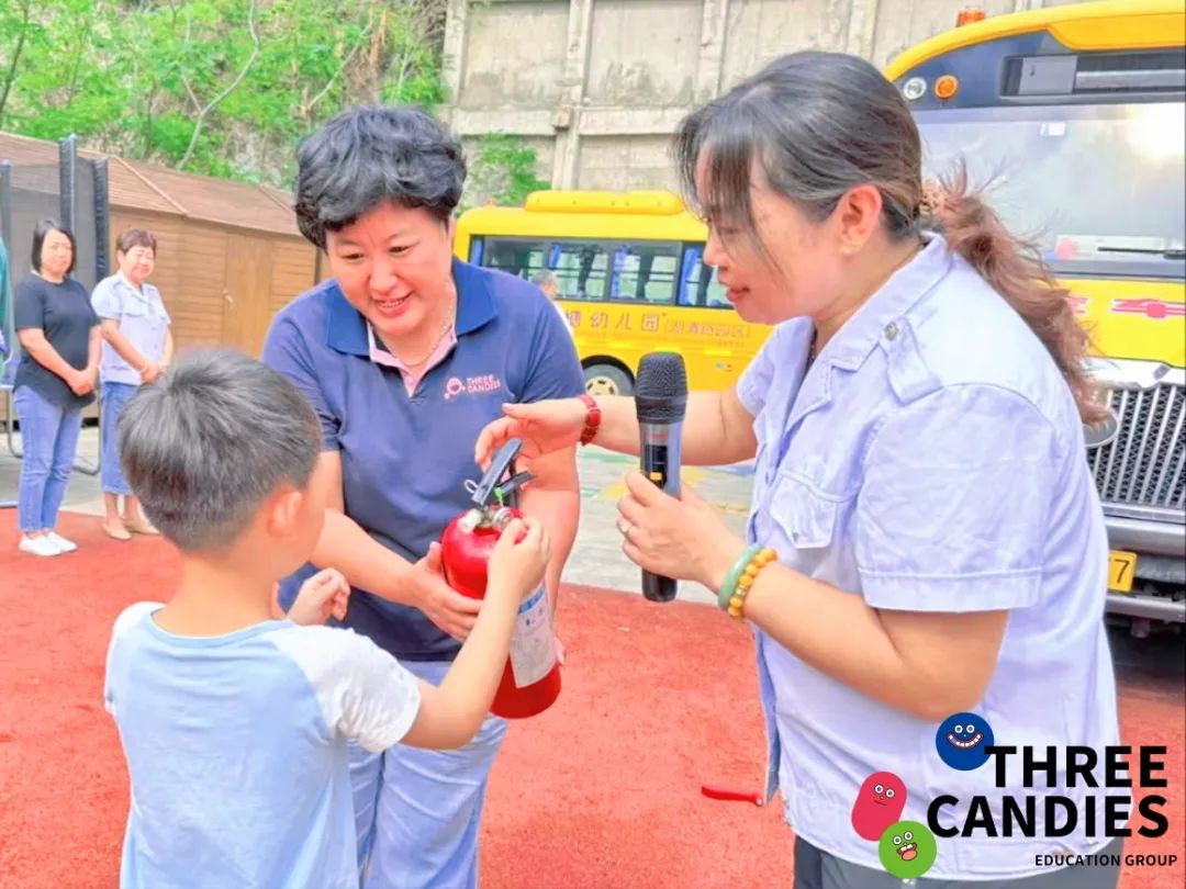 【校園安全】安全乘校車,平安伴我行——三顆糖御景新苑幼兒園校車安全應急演練 【校園安全】安全乘校車,平安伴我行——三顆糖御景新苑幼兒園校車安全應急演練
