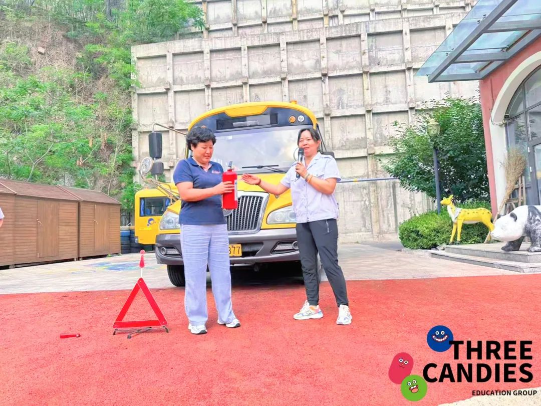 【校園安全】安全乘校車,平安伴我行——三顆糖御景新苑幼兒園校車安全應急演練 【校園安全】安全乘校車,平安伴我行——三顆糖御景新苑幼兒園校車安全應急演練