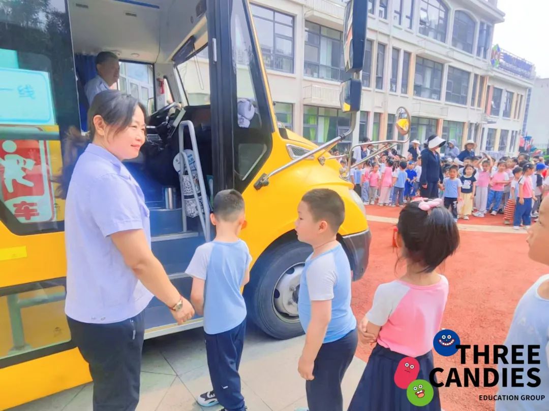 【校園安全】安全乘校車,平安伴我行——三顆糖御景新苑幼兒園校車安全應急演練 【校園安全】安全乘校車,平安伴我行——三顆糖御景新苑幼兒園校車安全應急演練