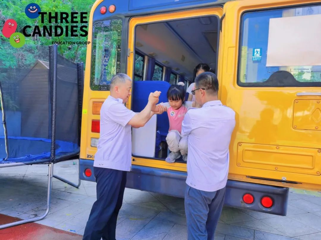 【校園安全】安全乘校車,平安伴我行——三顆糖御景新苑幼兒園校車安全應急演練 【校園安全】安全乘校車,平安伴我行——三顆糖御景新苑幼兒園校車安全應急演練