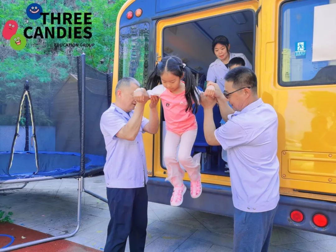 【校園安全】安全乘校車,平安伴我行——三顆糖御景新苑幼兒園校車安全應急演練 【校園安全】安全乘校車,平安伴我行——三顆糖御景新苑幼兒園校車安全應急演練