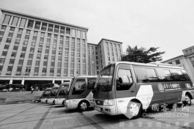 我國首批電動校車在清華運行
