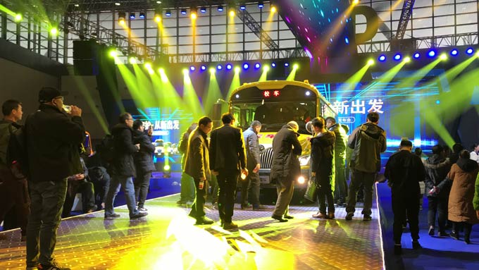 再樹校車安全智能新標桿 宇通第三代校車重磅發布