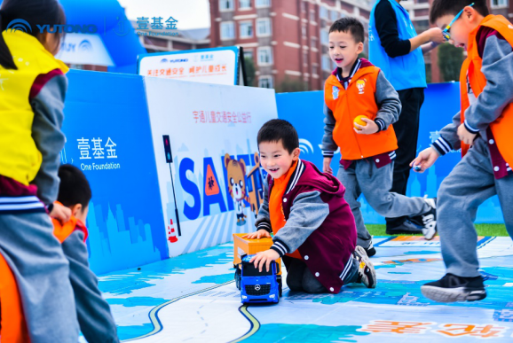 兒童交通安全公益行走進宜賓 宇通演繹愛的N次方