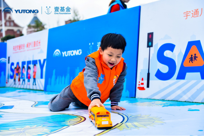 兒童交通安全公益行走進宜賓 宇通演繹愛的N次方
