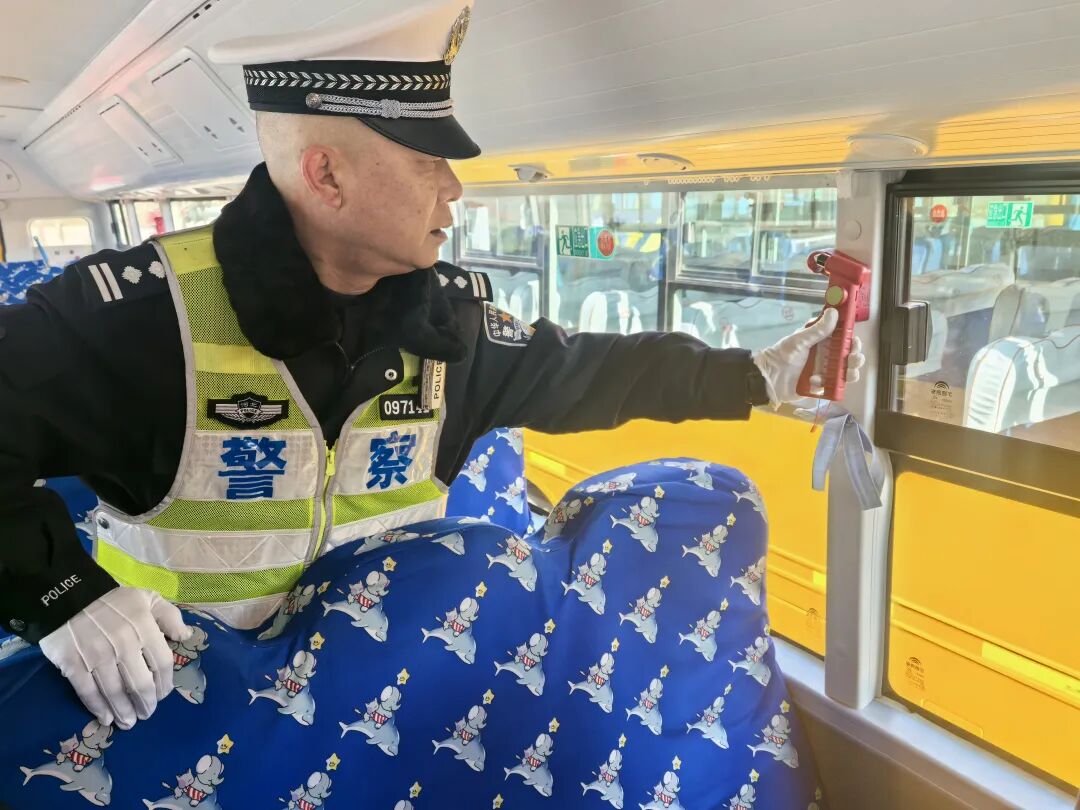 筑牢冬日安全線 校車體檢保平安 | 冬季行動(dòng)