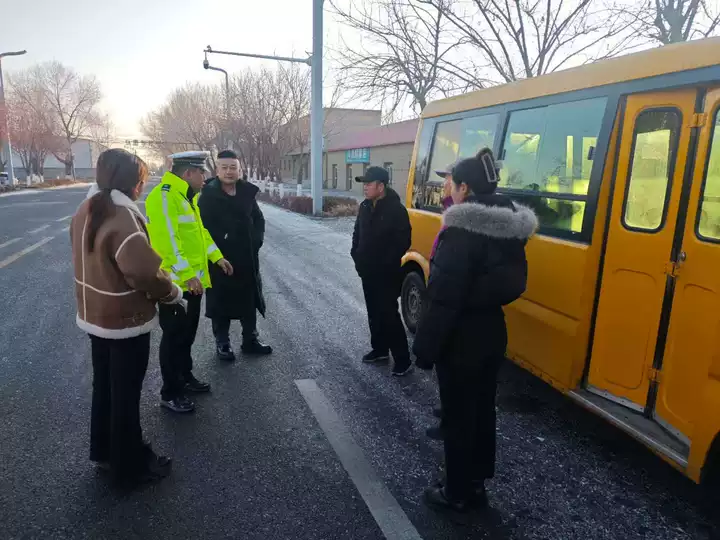 博樂公安交警開展校車安全專項行動