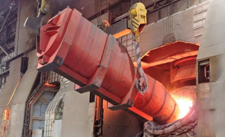 速覽青山｜護(hù)航開學(xué)季！青山城管為校車“深度體檢”