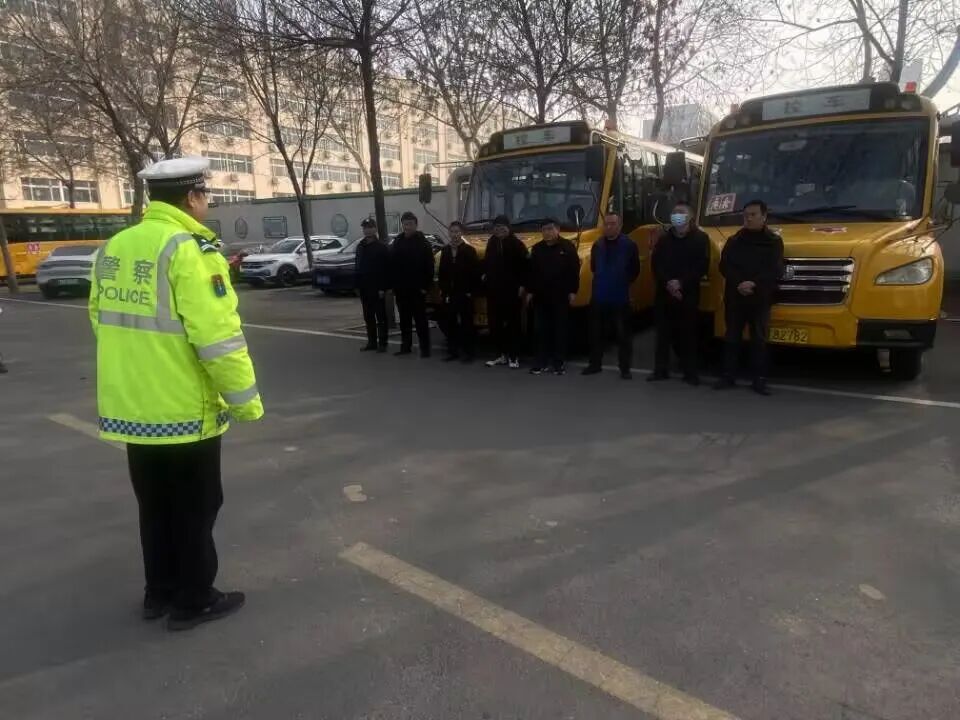 牢筑學子出行安全防線丨鄒平懷遠學校春季校車安全專項督查獲好評