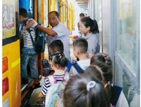 專業(yè)校車如何提升運(yùn)營效率？——“錯時共用”的校車模式