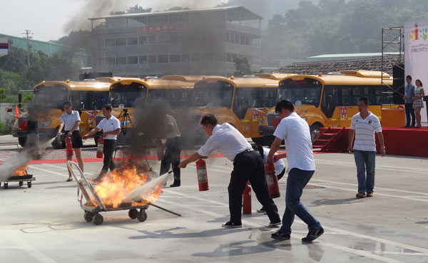 康馳推定制校車(chē) 探索校車(chē)運(yùn)營(yíng)公交化路線