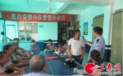 陜西省大荔大隊(duì)羌白中隊(duì)開展校車安全座談會(huì)暨警營開放日活動(dòng)